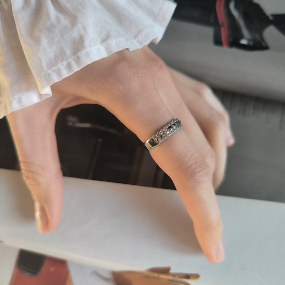 Срібна каблучка з фіанітами 0.3ct