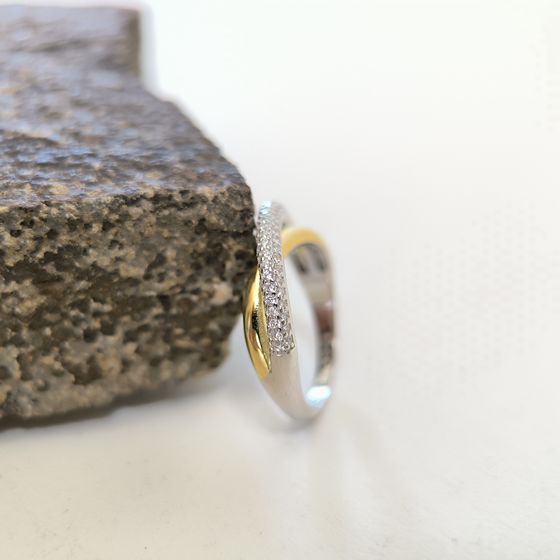 Срібна каблучка з фіанітами