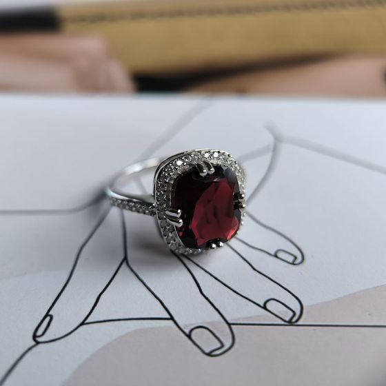 Серебряное кольцо с гранатом 4.94ct