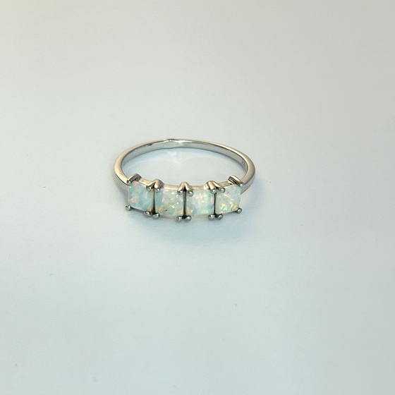 Серебряное кольцо с опалом 0.525ct