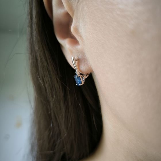 Срібні сережки з сапфіром 2.08ct, фіанітами