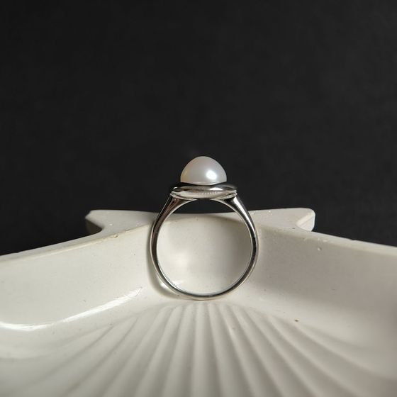 Silver ring with pearls