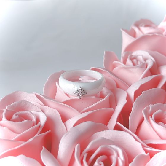 Silver ring with ceramics