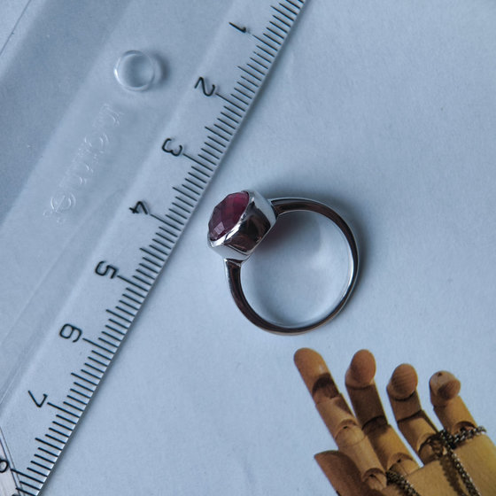 Срібне кільце з рубіном 3,5 карата