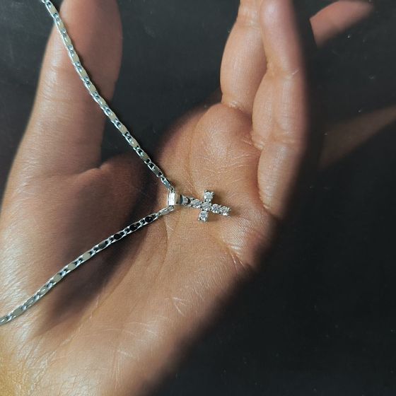 Срібний хрестик з фіанітами