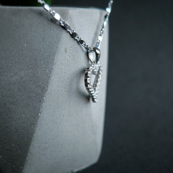 Срібна підвіска з фіанітами