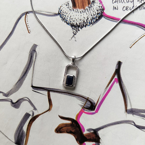 Silver pendant with 1.627ct sapphire, cubic zirconia