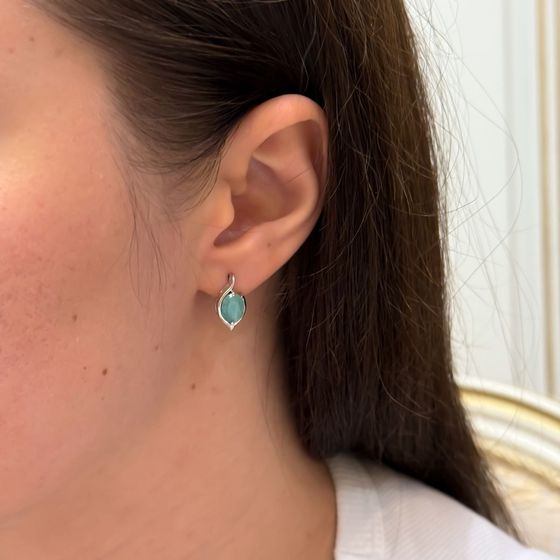 Silver earrings with emerald