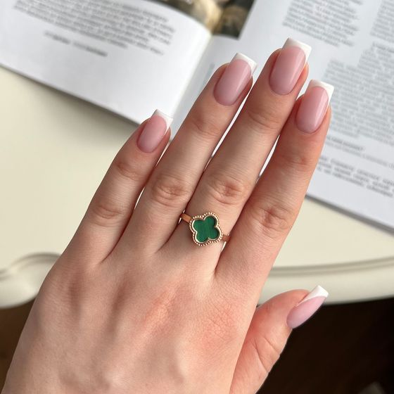 Золотое кольцо с малахитом