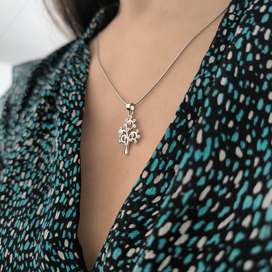 Silver pendant with cubic zirconia