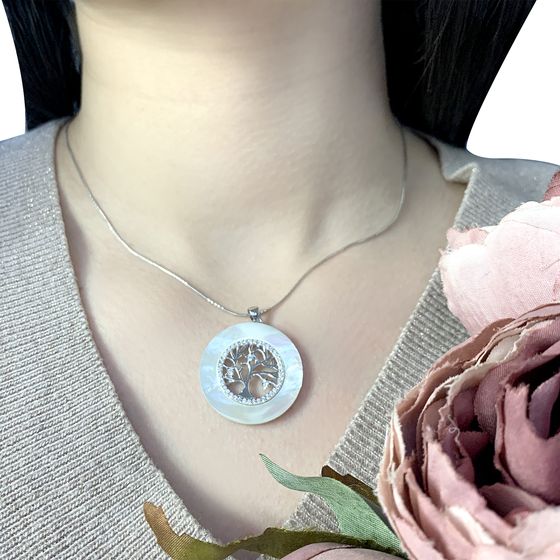 Silver pendant with mother-of-pearl