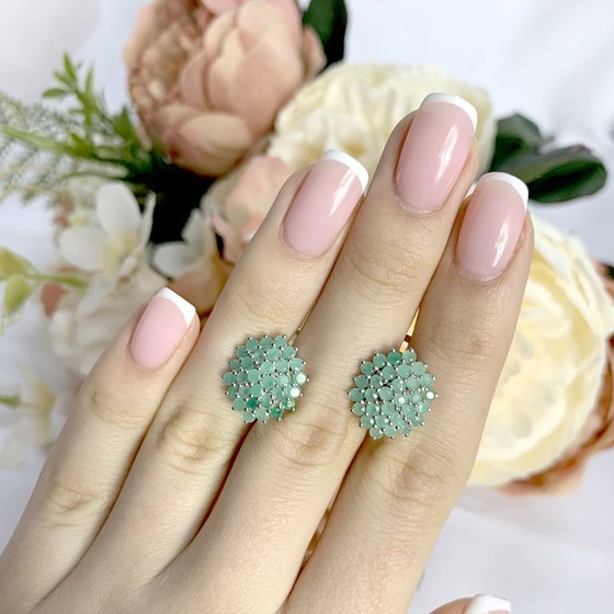 Silver ring with a 1.27-carat emerald