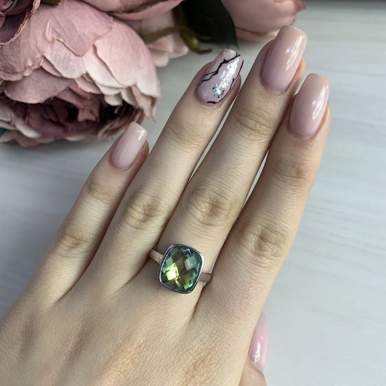 Silver ring with a 4.186-carat mystic topaz