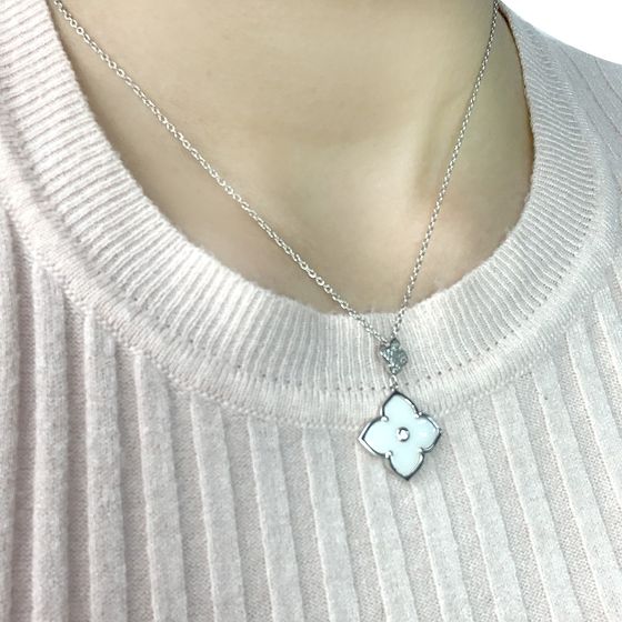 Silver necklace with ceramics