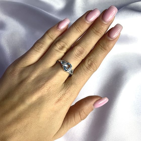 Silver ring with a 2.195-carat topaz
