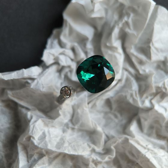 Срібна каблучка з фіанітами