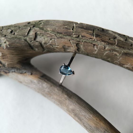 Серебряное кольцо с топазом Лондон Блю 0.469ct