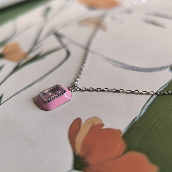 Silver necklace with phianites, semallu