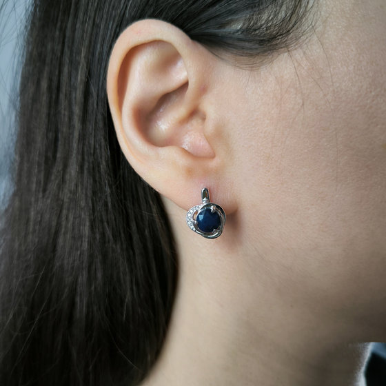 Silver earrings with a 3.31-carat sapphire and cubic zirconia