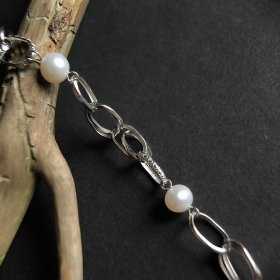 Silver bracelet with pearls