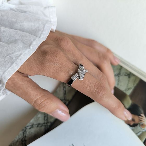 Silver ring with phianites, semallu