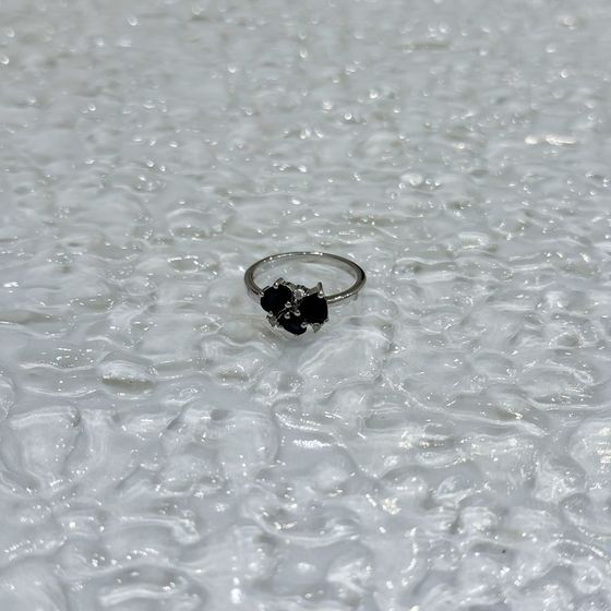 Silver ring with sapphire 1.548ct