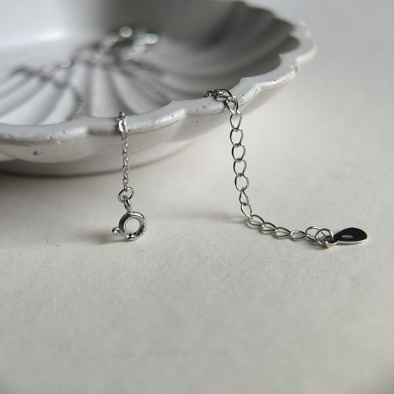 Silver necklace with phianites