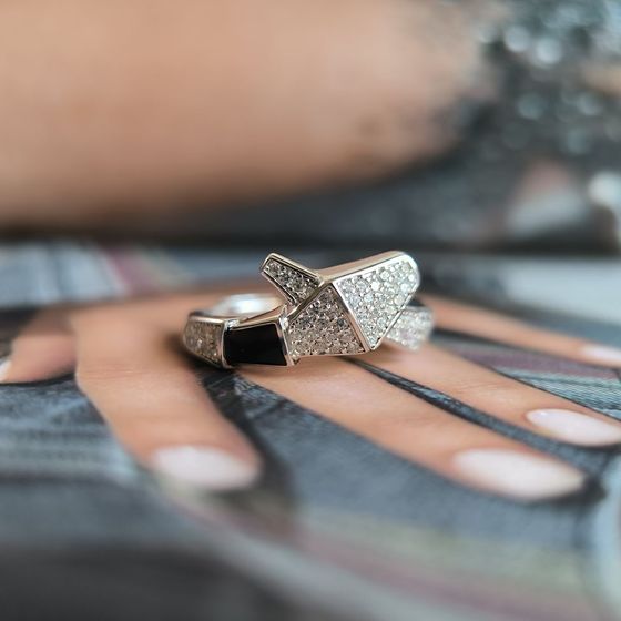 Silver ring with phianites, semallu