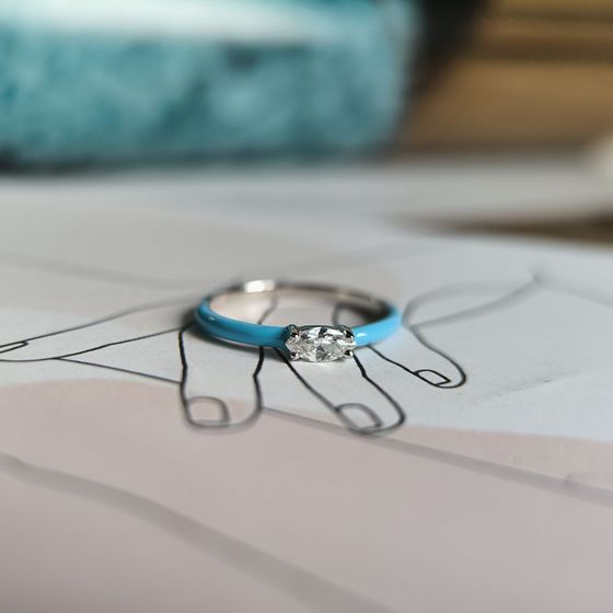 Silver ring with phianites, semallu