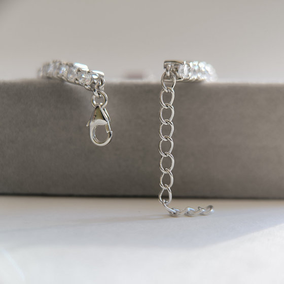 Silver bracelet with a 9.832ct ruby
