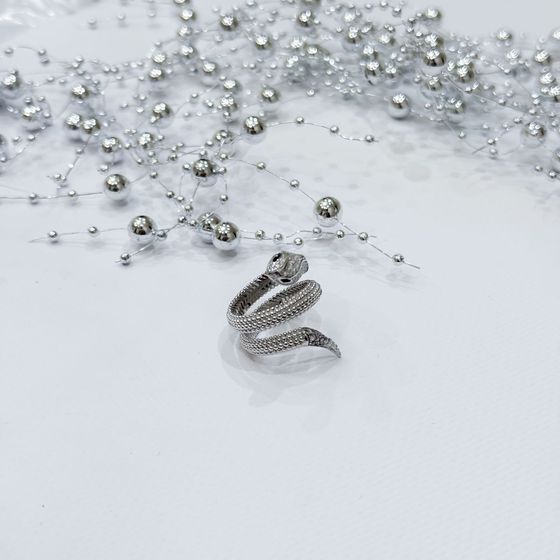 Срібна каблучка з фіанітами, емаллю