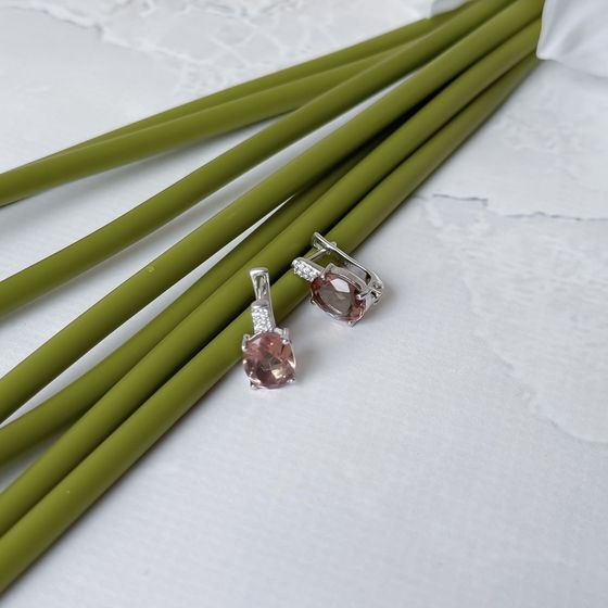 Silver earrings with 5.116 carats of sultanite