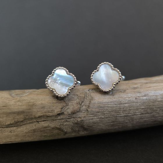 Silver earrings with mother-of-pearl