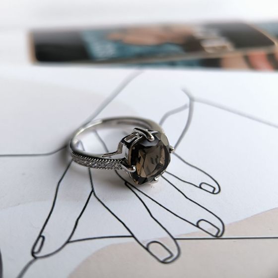 Серебряное кольцо с раухтопазом (дымчатым кварцем) 3.732ct, фианитами