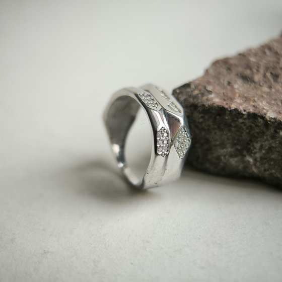 Срібна каблучка з фіанітами 0.36ct