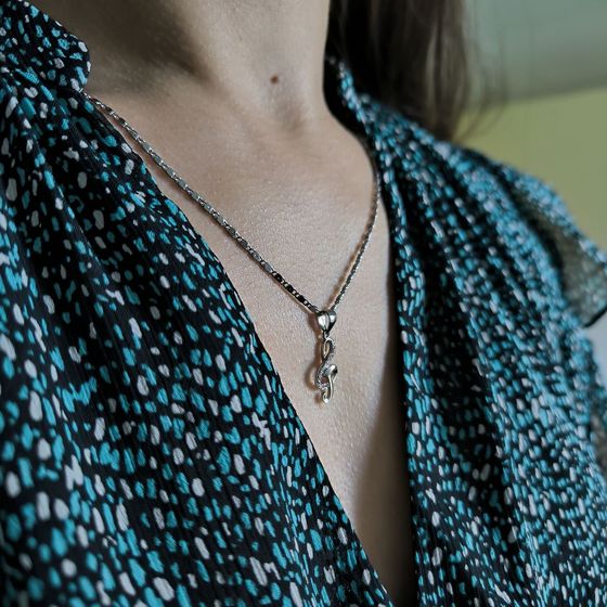 Silver pendant with phianites