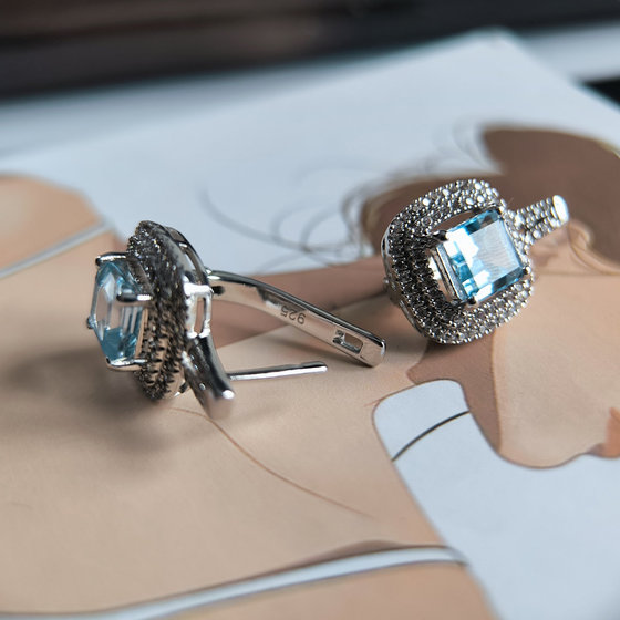 Silver earrings with topaz 5.867ct
