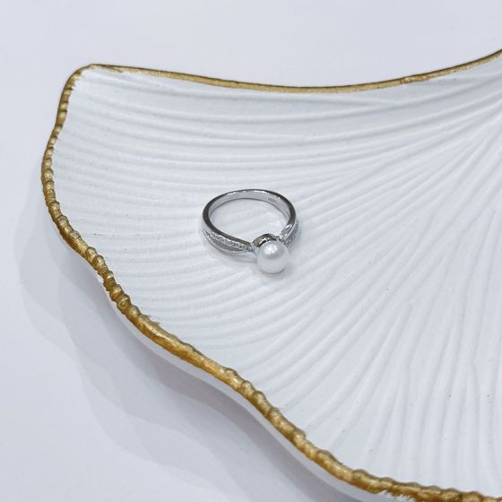 Срібна каблучка з перлами, фіанітами