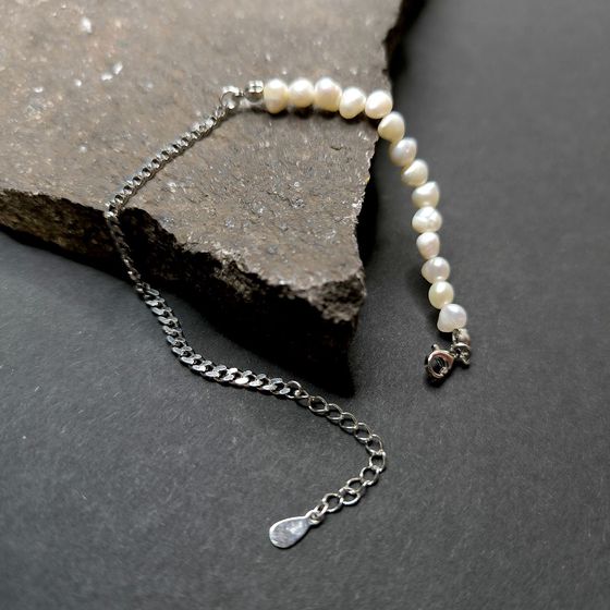 Silver bracelet with baroque pearls