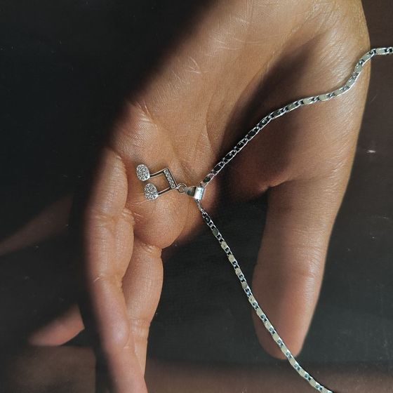 Silver pendant with phianites