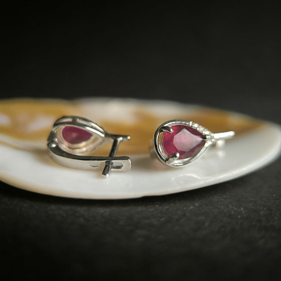 Silver earrings with a 3.31-carat ruby and cubic zirconia