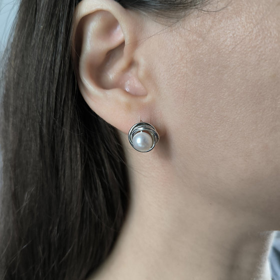 Срібні сережки з перлами