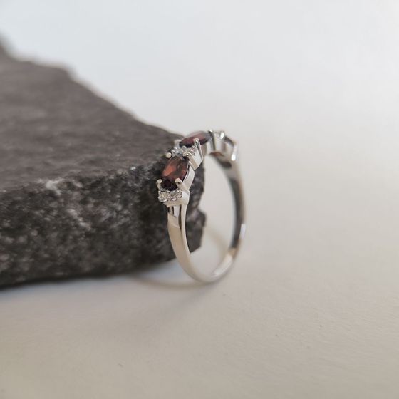 Срібна каблучка з гранатом 1.736ct