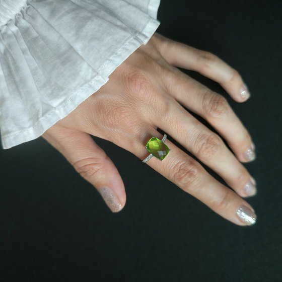 Серебряное кольцо с хризолітом 3.245ct