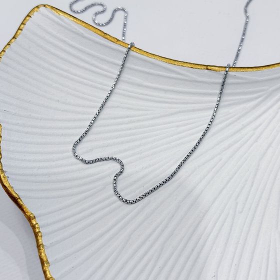 Silver chain without stones