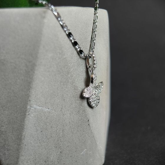 Срібна підвіска з фіанітами