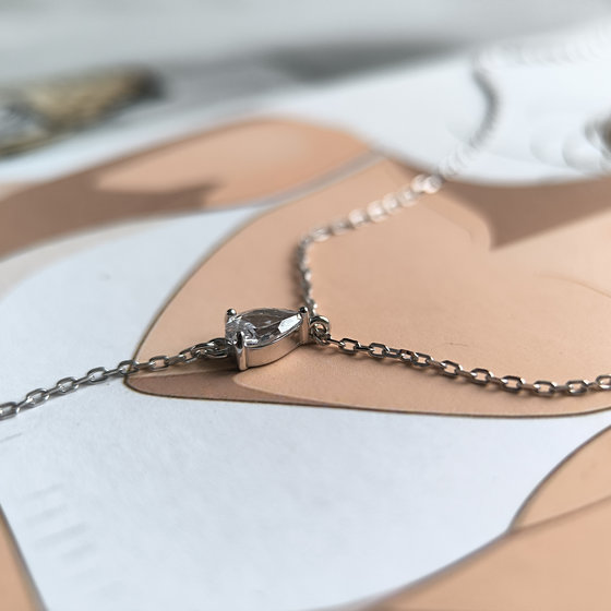 Silver necklace with phianites