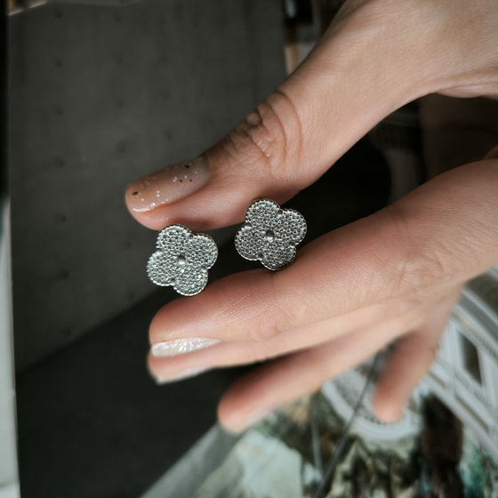 Silver earrings with cubic zirconia