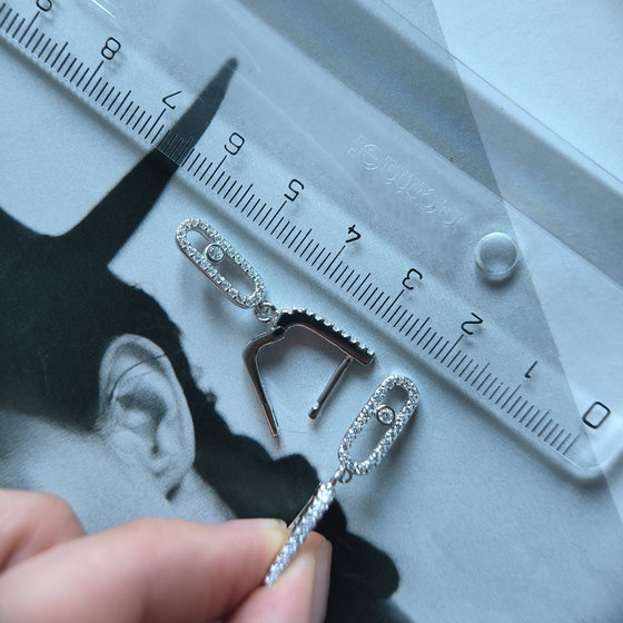 Срібні сережки з фіанітами