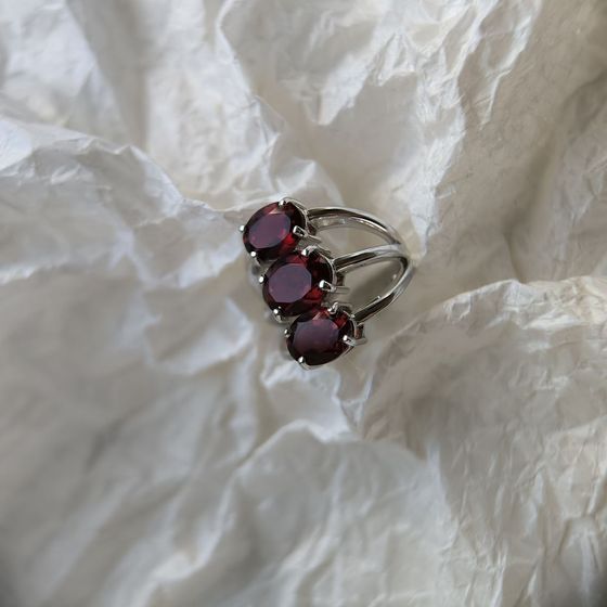 Серебряное кольцо с гранатом 5.317ct